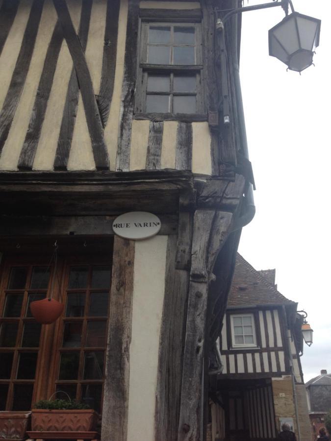 Honfleur à deux Acomodação com café da manhã Exterior foto